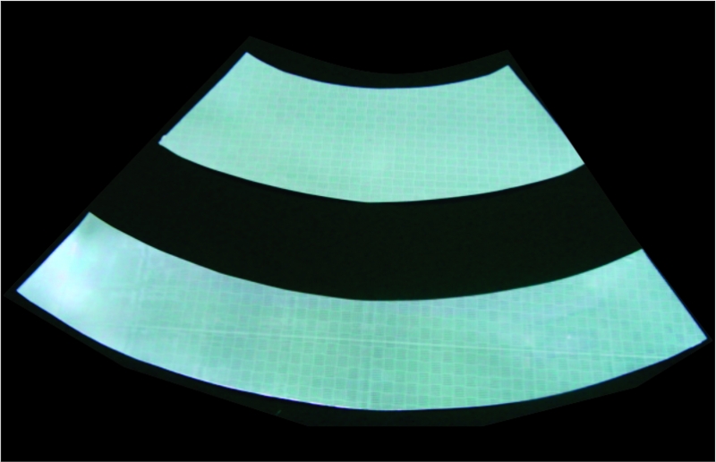 A pel�cula Retro-refletiva � um filme auto-adesivo conform�vel desenvolvido para cones.
