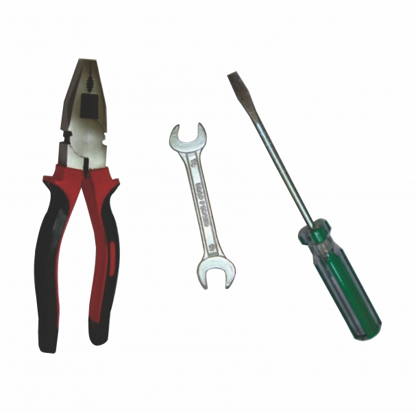 Kit de Ferramentas Kit composto por alicate, chave de fenda ou chave Phillips e chave fixa 12/13. Item obrigatório para o transporte de produtos químicos.
