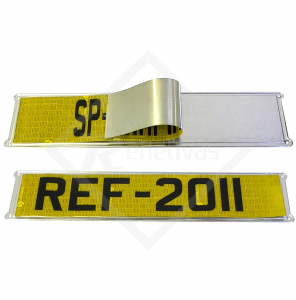 Placa em alum�nio de qualidade, fabricada atrav�s de estamparia com local certo para ser adesivado a faixa ouro refletiva.